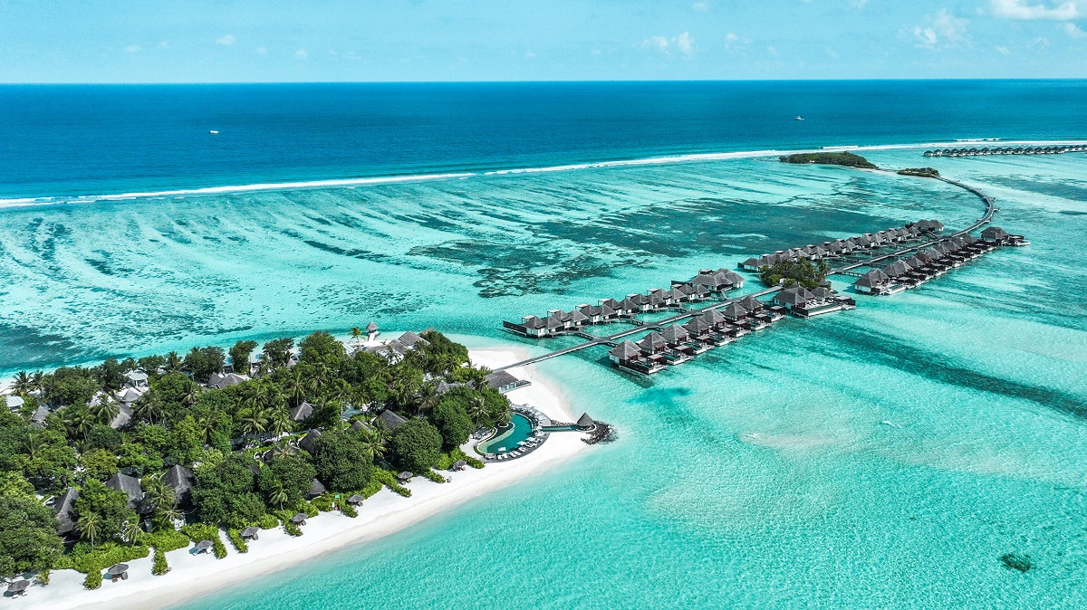 Four Seasons Landaa Giraavaru Unveils “Ellgy Island” Themed Festivities for Holiday Season
