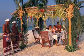 Tying the Knot in the Maldives