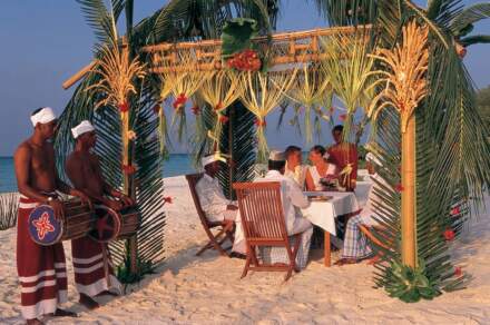 Tying the Knot in the Maldives