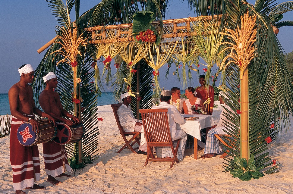 Tying the Knot in the Maldives